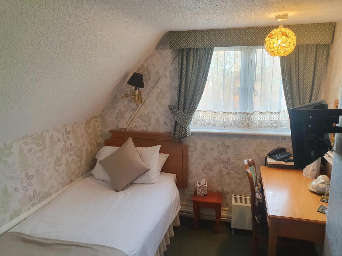 The Nyton Guesthouse Ely Bagian luar foto