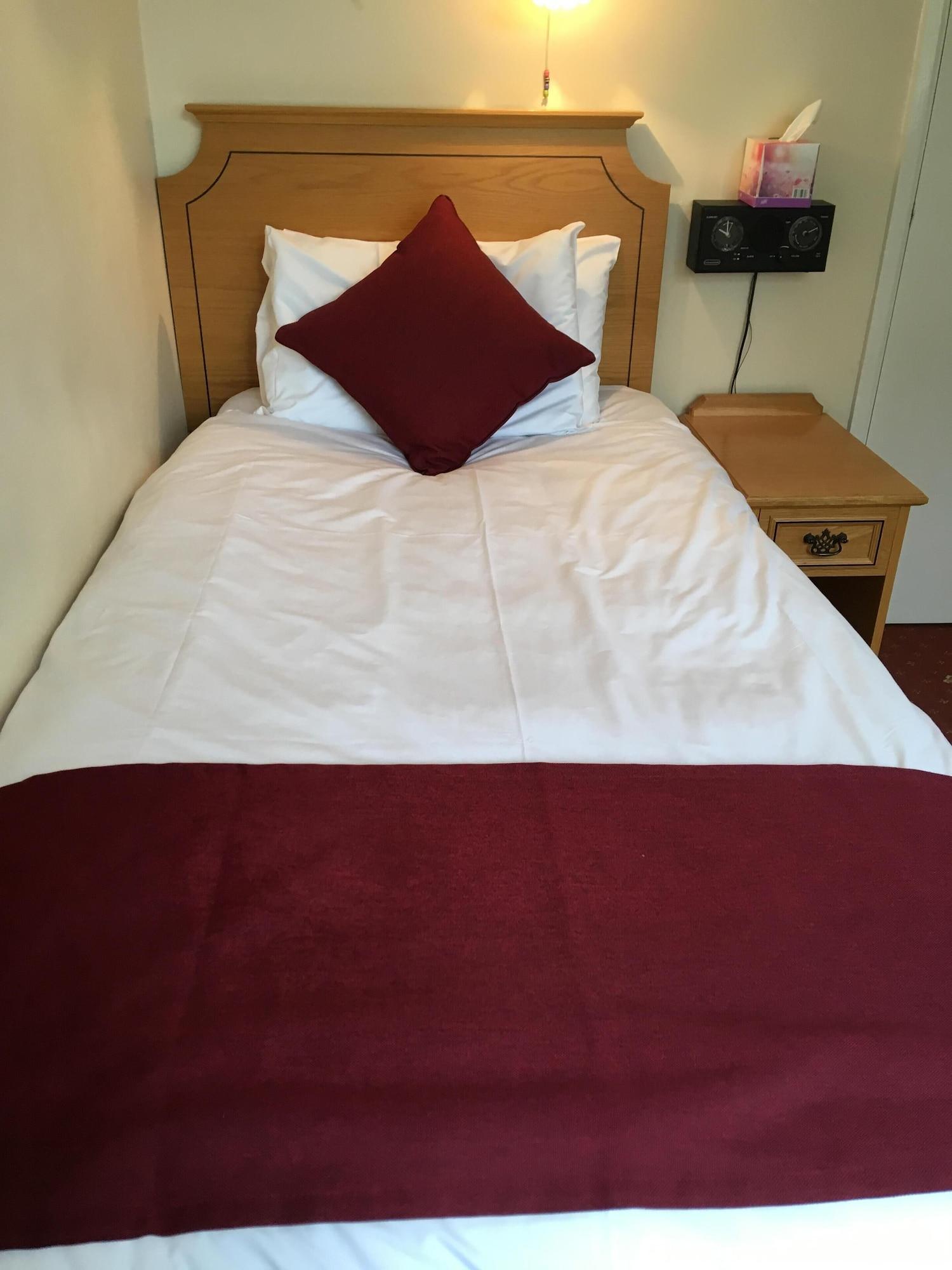 The Nyton Guesthouse Ely Bagian luar foto