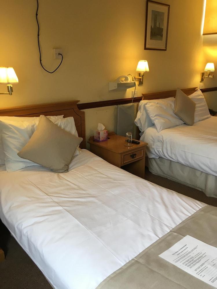 The Nyton Guesthouse Ely Bagian luar foto