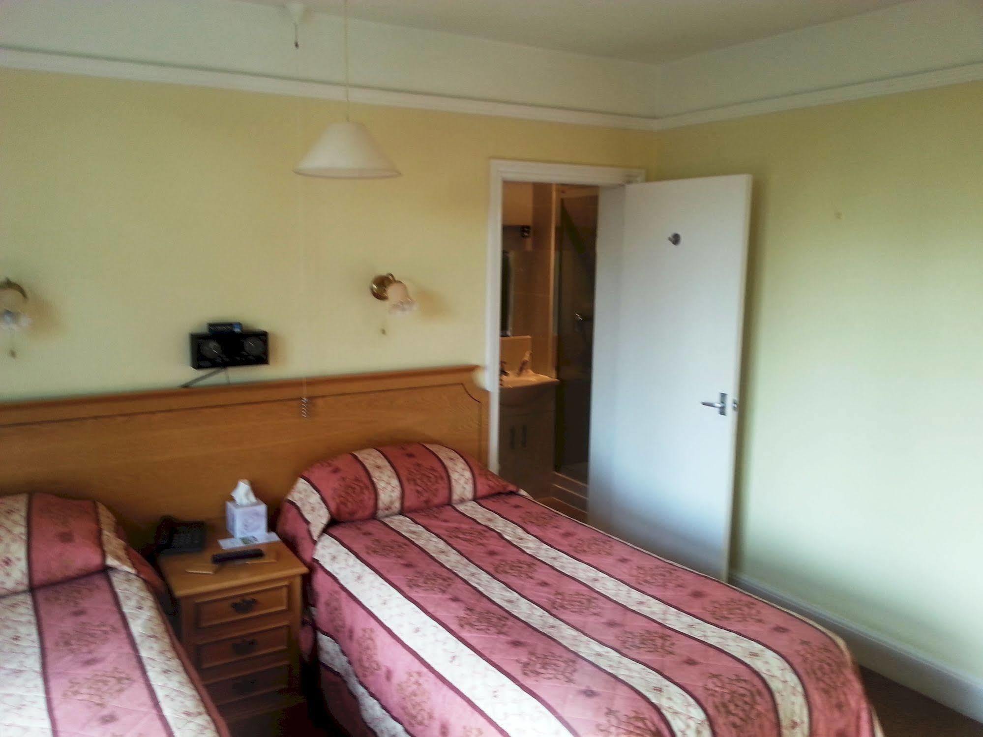 The Nyton Guesthouse Ely Bagian luar foto