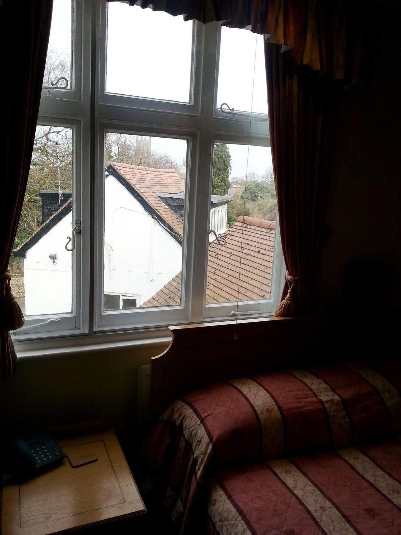 The Nyton Guesthouse Ely Bagian luar foto