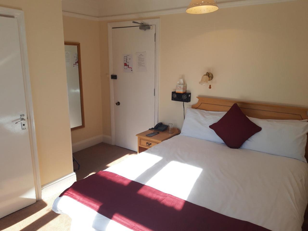 The Nyton Guesthouse Ely Bagian luar foto