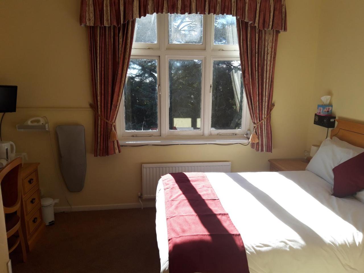The Nyton Guesthouse Ely Bagian luar foto